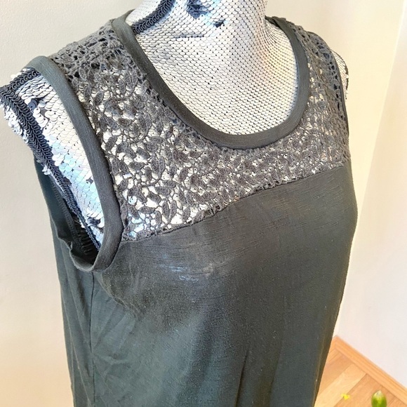 ⭐️2 FOR $20⭐️ Forest Green Tank with Crochet Details. Boho style. Medium - Picture 8 of 11